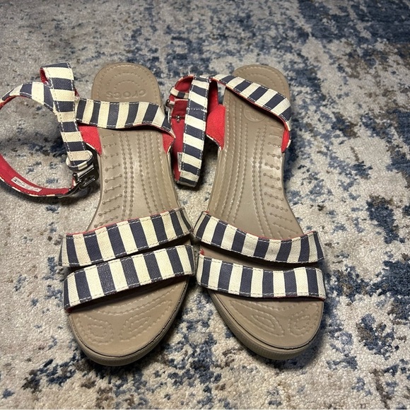 Crocs Nautical Leigh Graphic Blue & White Striped Wedge Sandals Size 9 - Picture 3 of 9